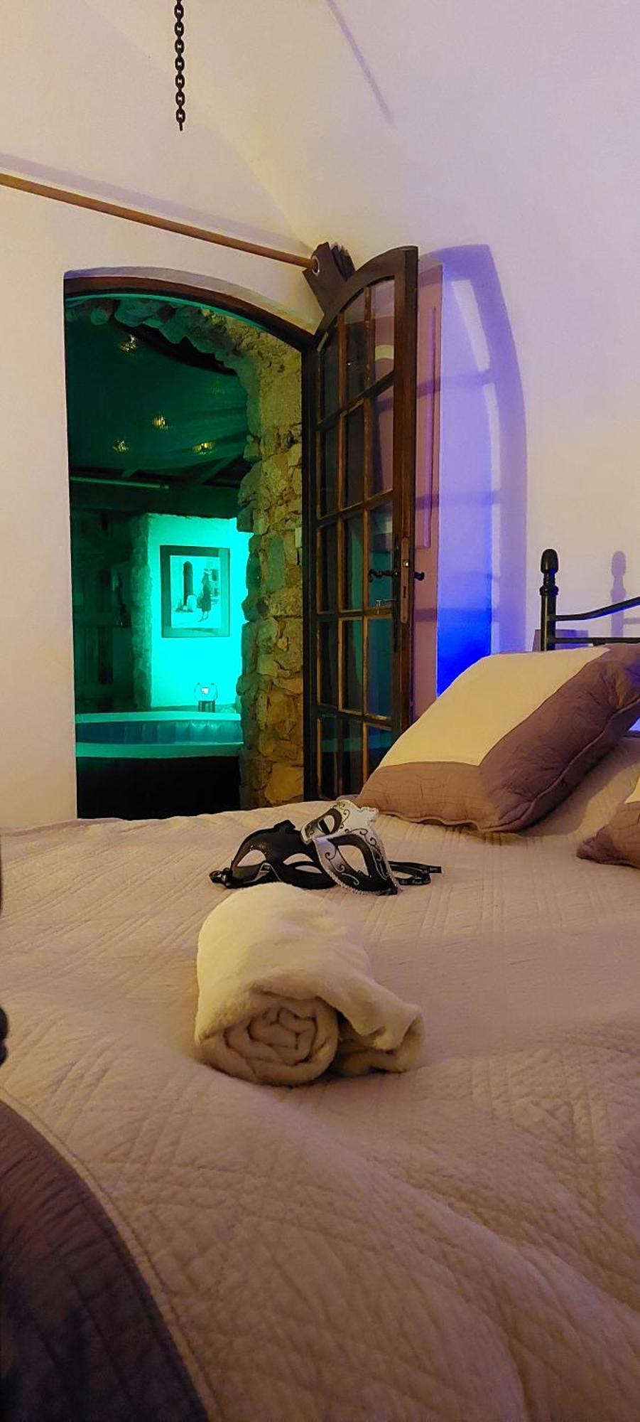Chambre Love Romantique Avec Spa Privee Calvi  Exterior photo